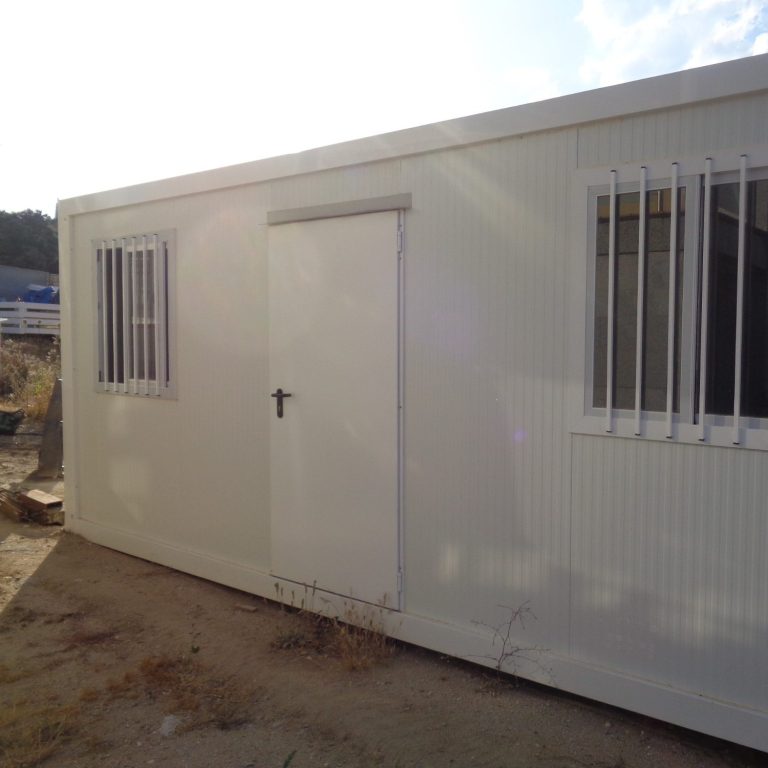 Entrega de caset de obra en Barcelona con camión pluma